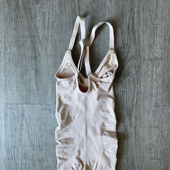 Skims Sculpting Bodysuit Mid Thigh - Picture 5 of 8